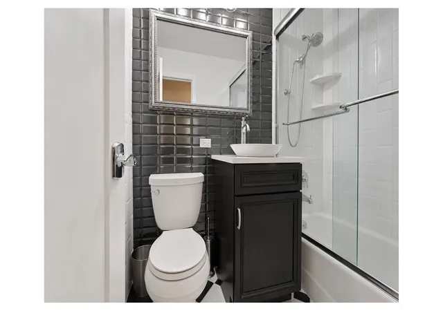 2nd image of 245 E 87Th St, New York, NY 10128