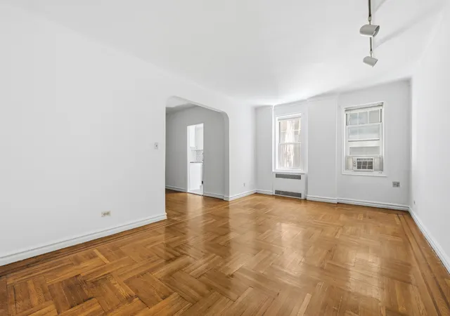 2nd image of 601 E 19th St #4M, New York City, NY 11226 | MLS# RLS20096950