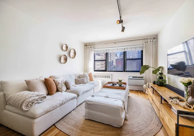 5th image of 140 7Th Ave, New York, NY 10011