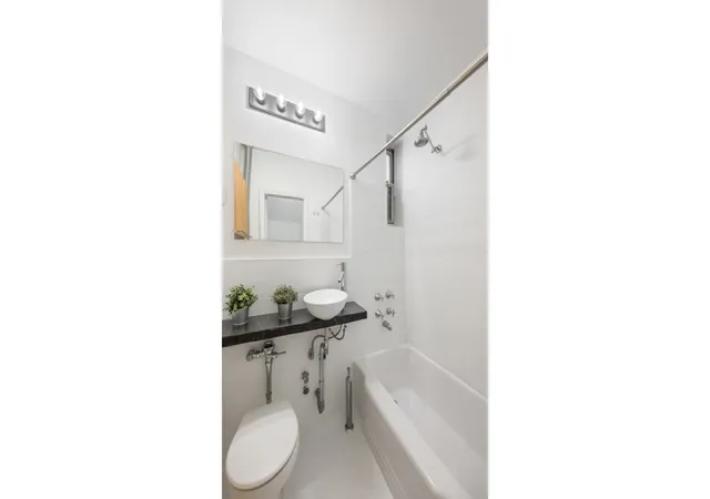 Photo 3 of Sale Pending at 321 E 89th Street #3E, New York, NY 10128 | MLS# RLS20097176 | Listing updated on 2026-07-31