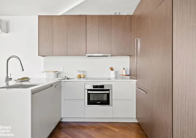 5th image of 553 W 182Nd St, New York City, NY 10033