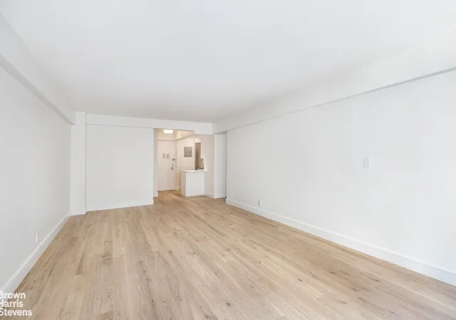 2nd image of 220 E 67th St, New York City, NY 10065