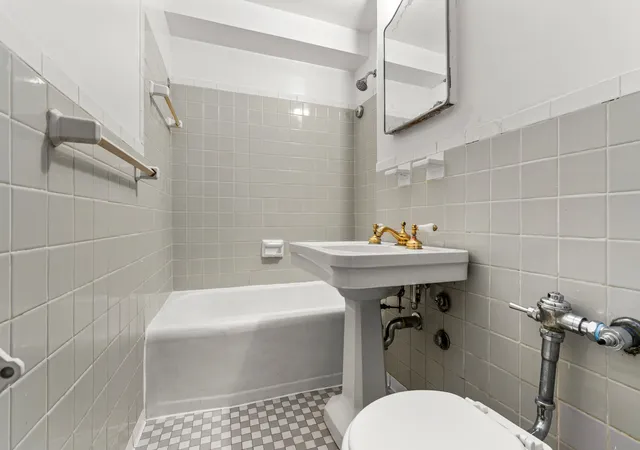3rd image of 120 E 36Th St #3E, New York, NY 10016 | MLS# RLS20097233