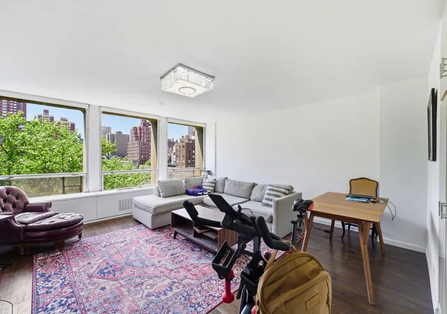 1st image of 300 E 33Rd St, New York City, NY 10016