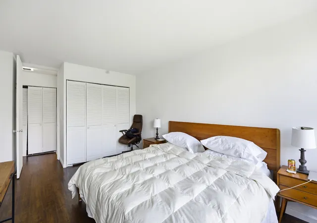 5th image of 300 E 33Rd St, New York City, NY 10016