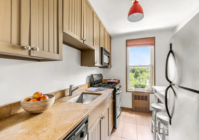 Photo 3 of Sale Pending at 651 Vanderbilt St #5W, Brooklyn, NY 11218 | MLS# RLS20097323 | Listing updated on 2026-07-14