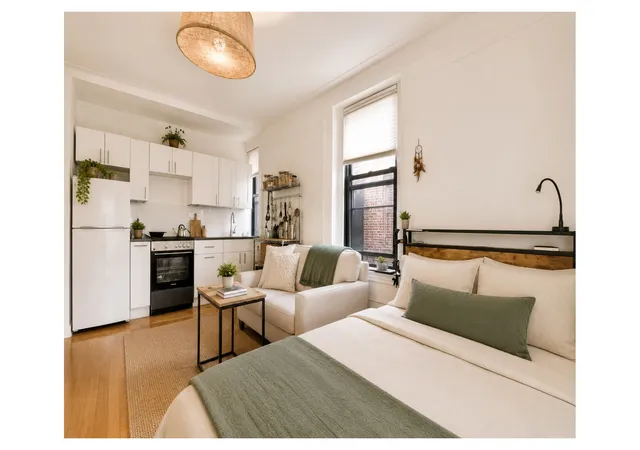 4th image of 300 8Th Ave, New York City, NY 11215
