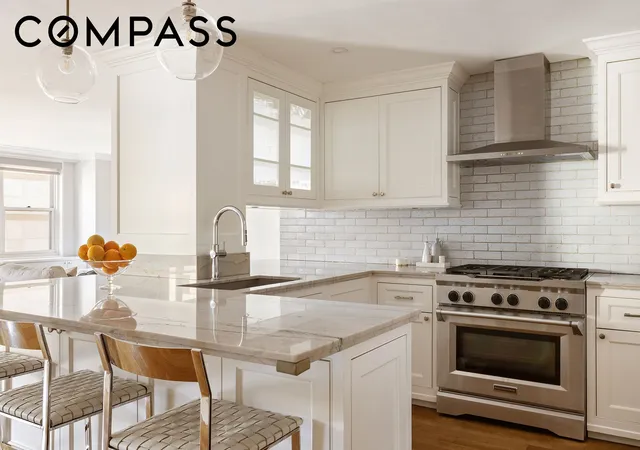 2nd image of 165 W 66Th St, New York City, NY 10023