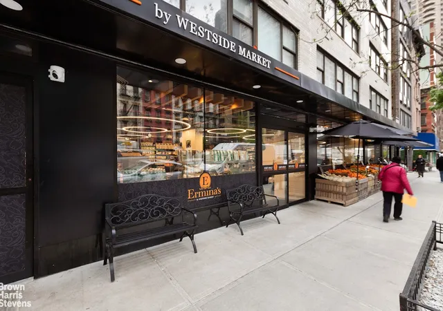 2nd image of 310 E 46Th St, New York, NY 10017