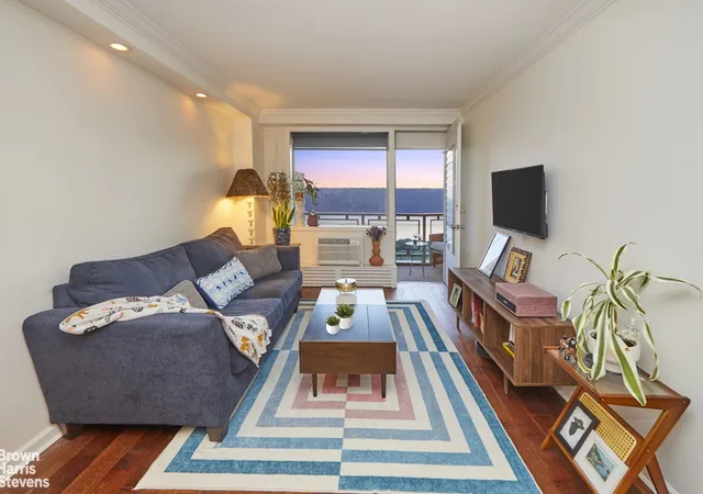4th image of 5700 Arlington Ave #19M, Bronx, NY 10471 | MLS# RLS20098173