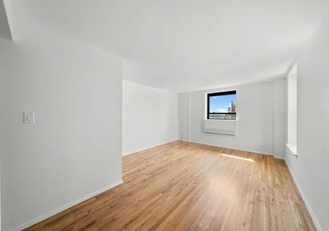 5th image of 111 Hicks St, New York, NY 11201