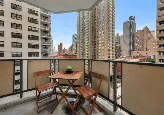 3rd image of 301 E 87Th St #9D, New York, NY 10128 | MLS# RLS20098510