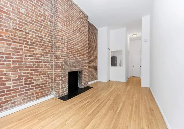 3rd image of 419 E 87Th St, New York City, NY 10128