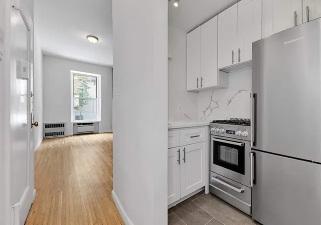 4th image of 419 E 87Th St, New York City, NY 10128