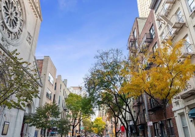 2nd image of 419 E 87Th St, New York City, NY 10128