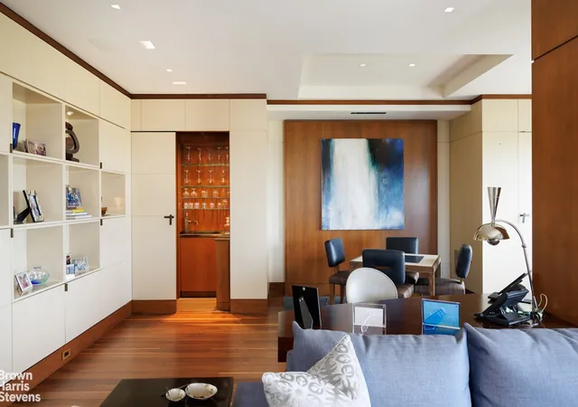 4th image of 880 5Th Ave, New York City, NY 10021