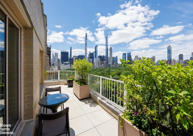 5th image of 880 5Th Ave, New York City, NY 10021