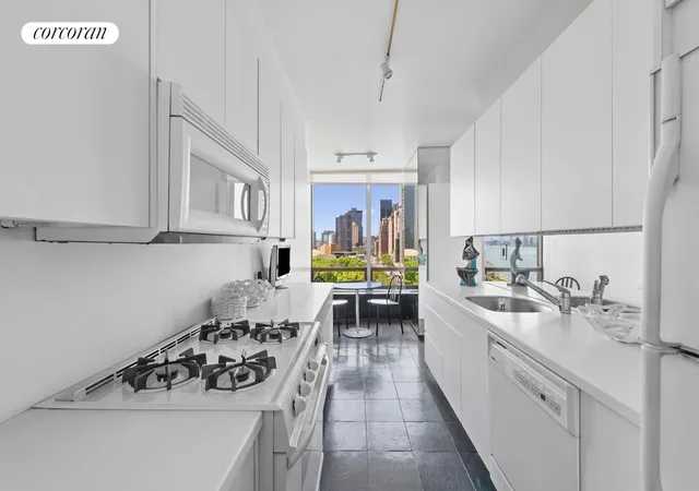 Homes for sale in New York City, NY | 860 United Nations Plz #13F, New York City, NY 10017 | MLS# RLS20098819