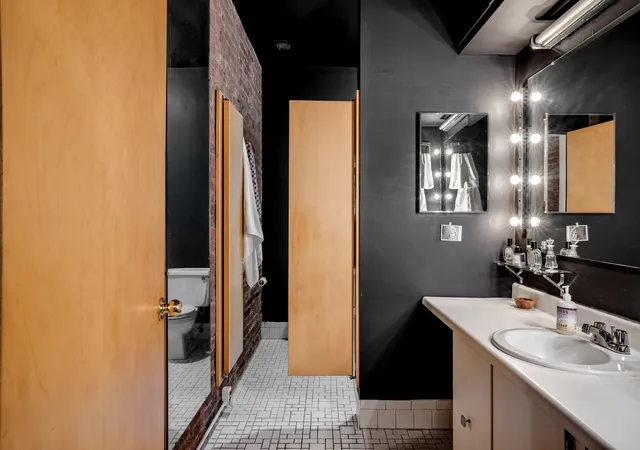 2nd image of 415 W 55Th St, New York City, NY 10019