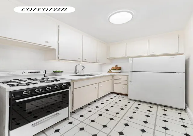 2nd image of 345 E 69Th St, New York, NY 10021