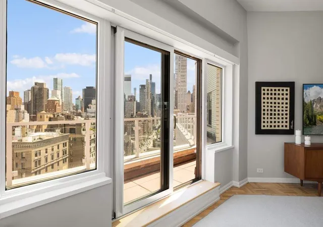 3rd image of 650 Park Ave #PHC, New York City, NY 10065 | MLS# RLS20092419