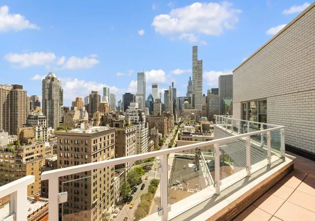 4th image of 650 Park Ave #PHC, New York City, NY 10065 | MLS# RLS20092419
