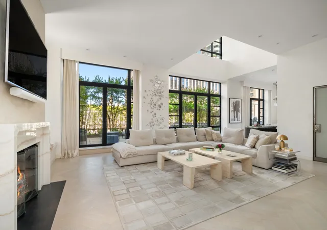 3rd image of 43 W 64Th St, New York City, NY 10023