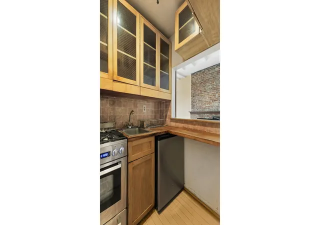 3rd image of 162 9Th Ave #3A, New York City, NY 10011 | MLS# RLS20099341
