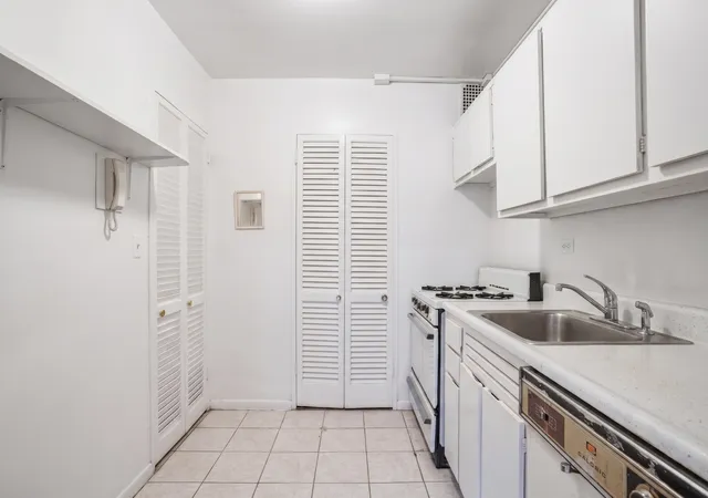 Homes for sale in New York City, NY | 220 E 54th Street, New York City, NY 10022 | Houzeo