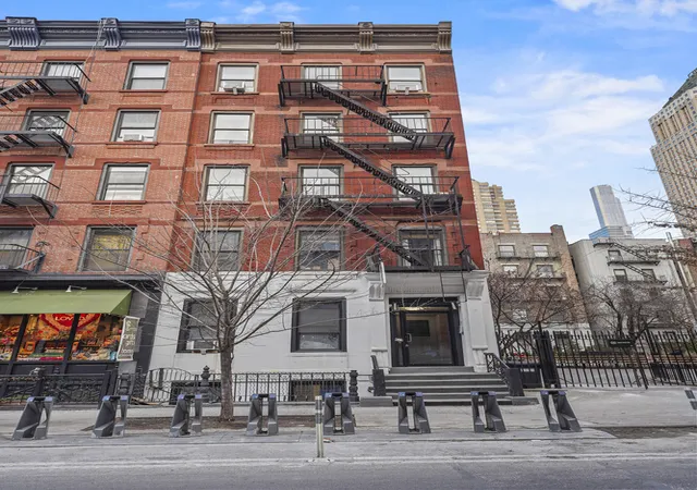 24th image of 351 W 47th St, New York, NY 10036 | MLS# RLS20099602