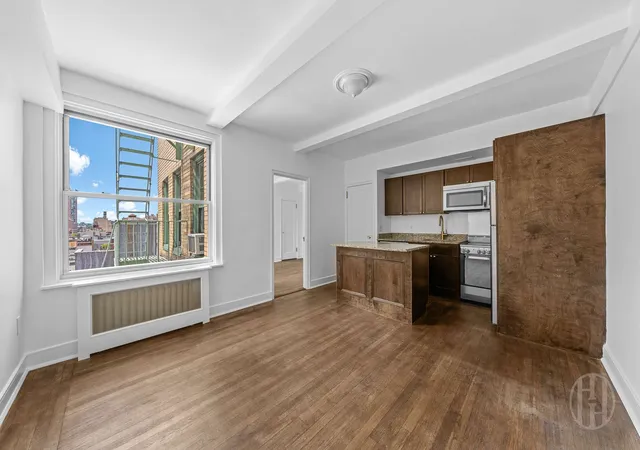 Listing Photo 2 - Condo for sale in building located at 325 W 45Th St, New York City, NY 10036 - Unit #1020