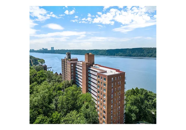 2nd image of 2575 Palisade Ave, Bronx, NY 10463