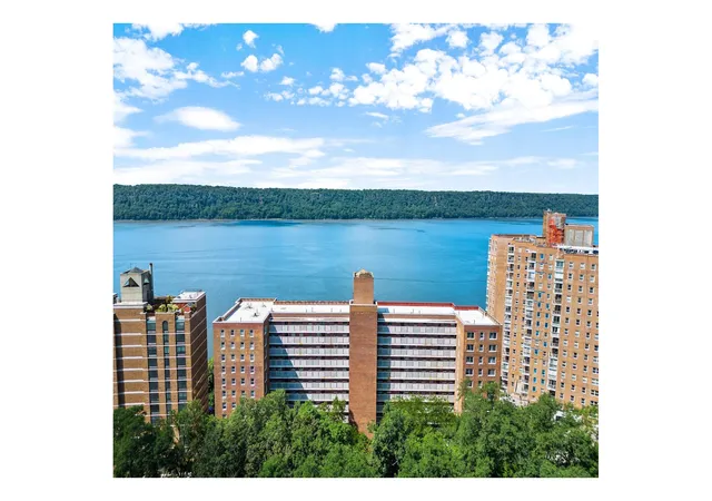 2nd image of 2575 Palisade Ave #2G, Bronx, NY 10463 | MLS# RLS20099794