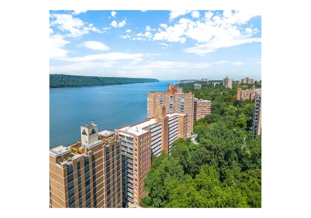 30th image of 2575 Palisade Ave #2G, Bronx, NY 10463 | MLS# RLS20099794