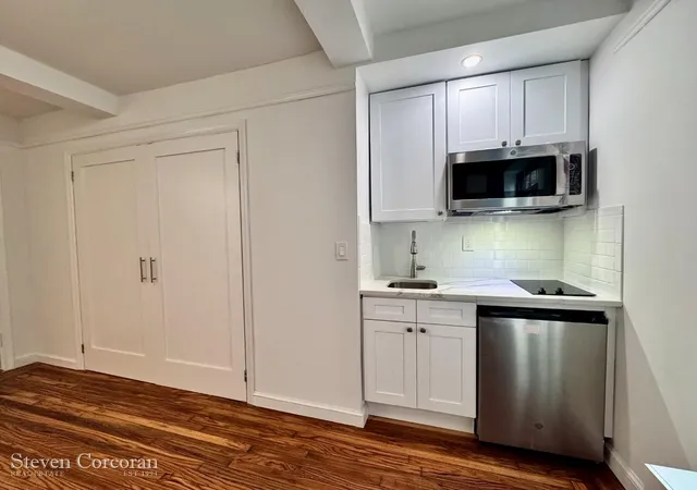 6th image of 25 Tudor City Pl #1910, New York, NY 10017 | MLS# RLS20100380