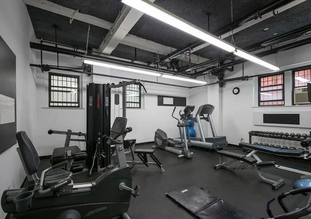 2nd image of 333 E 53Rd St, New York City, NY 10022