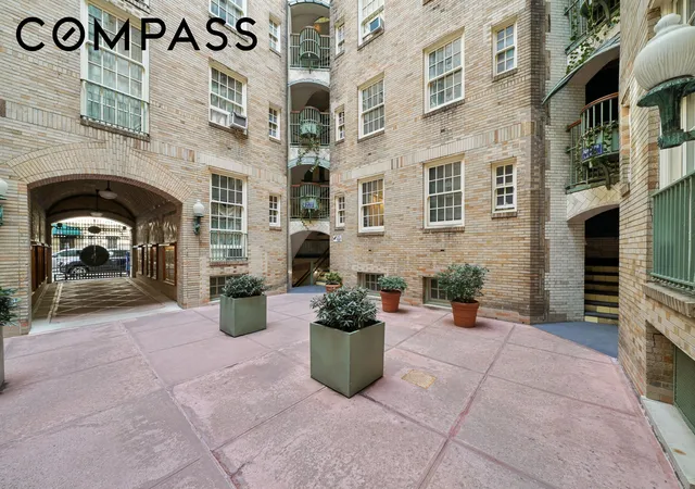 2nd image of 508 E 78Th St, New York City, NY 10075
