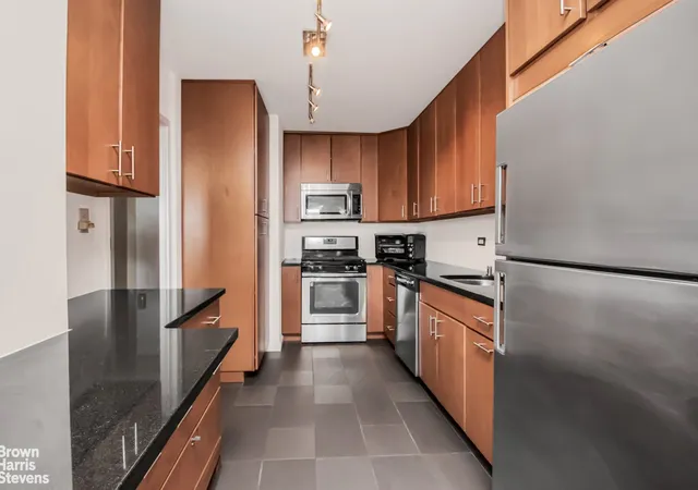 4th image of 2500 Johnson Ave #3S, Bronx, NY 10463 | MLS# RLS20100567
