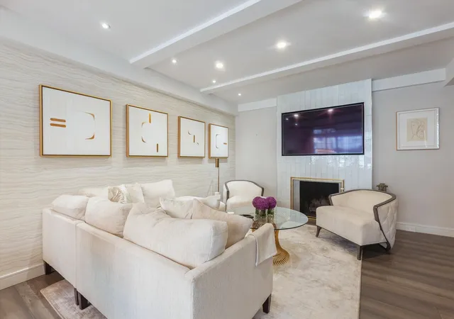 2nd image of 230 E 50Th St, New York, NY 10022