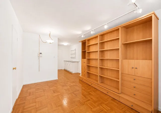 2nd image of 245 Henry St #1-F, New York City, NY 11201 | MLS# RLS20100625