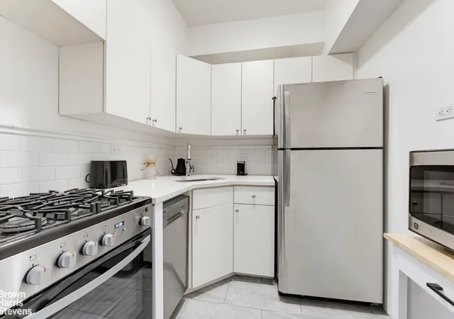 Homes for sale in New York City, NY | 11 Riverside Dr #6PW, New York City, NY 10023 | MLS# RLS20100881