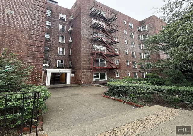 21st image of 39 60 52nd St #6D, Woodside, NY 11377 | MLS# RLS20100955