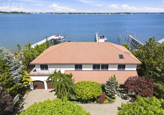 2nd image of 3411 Country Club Rd, New York City, NY 10465 | MLS# RLS20101003