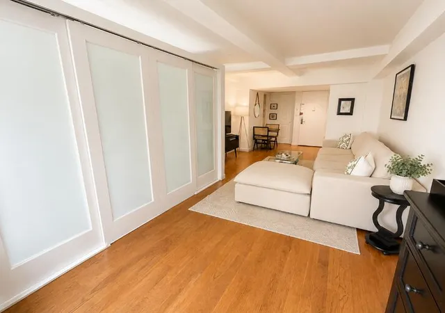 2nd image of 240 E 55Th St, New York City, NY 10022