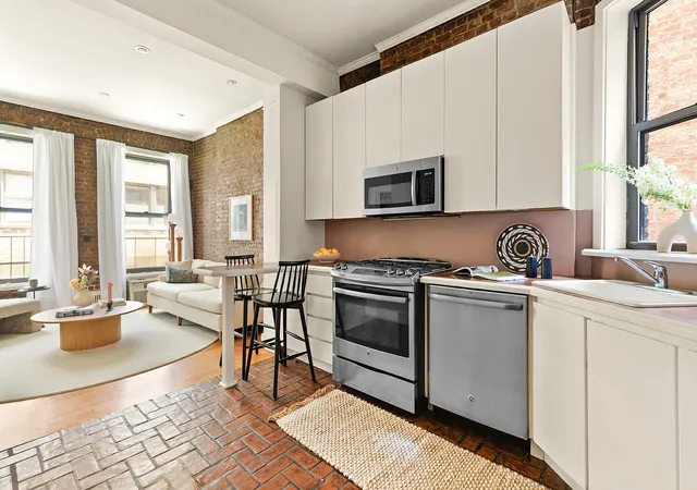 Photo 3 of Sale Pending at 313 E 56th Street #2C, New York City, NY 10022 | MLS# RLS20101984 | Listing updated on 2026-09-25