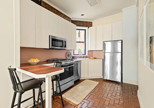 Listing Photo 4 - Condo for sale in building located at 313 E 56Th St, New York City, NY 10022 - Unit #2C
