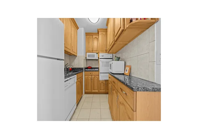 12th image of 555 Kappock St #12A, Bronx, NY 10463 | MLS# RLS20102037