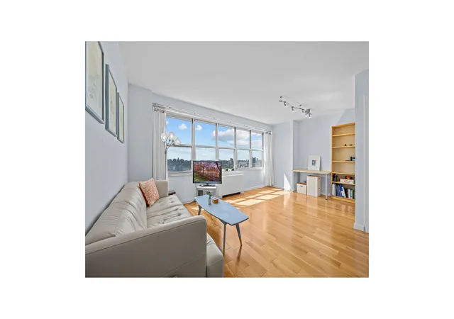 1st image of 555 Kappock St #12A, Bronx, NY 10463 | MLS# RLS20102037