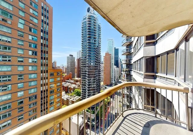 Homes for sale in New York City, NY | 167 E 61st St #21E, New York City, NY 10065 | MLS# RLS20102081