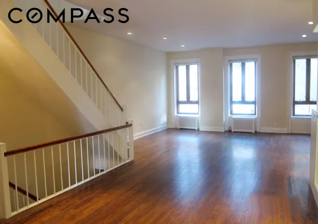 2nd image of 442 W 44th St, New York, NY 10036 | MLS# RLS20102212